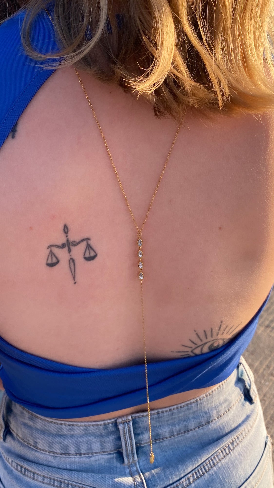 Collier de dos Léa
